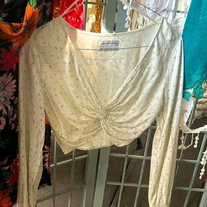 Urban outfitters cute long sleeve summer shirt